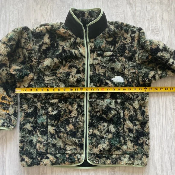 The North Face Full Zip-Up Jacket (Large) - Picture 6 of 7